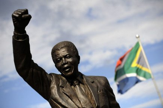 France : la mémoire de Mandela saluée au Sommet sur la paix et la sécurité en Afrique