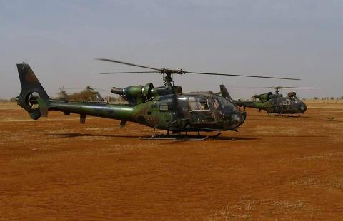 Mali : la France confirme "une vingtaine" de frappes, mais pas sur la maison d'un leader islamiste