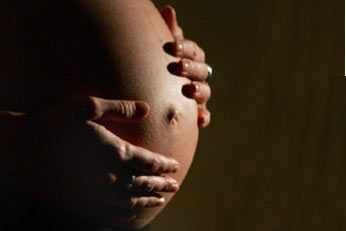 Les femmes enceintes contractant la Covid-19 courent un plus grand risque de décès (étude)
