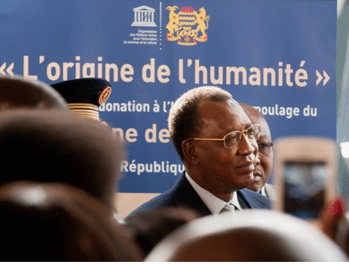 Le Tchad offre à l'Unesco une réplique du crâne de Toumaï