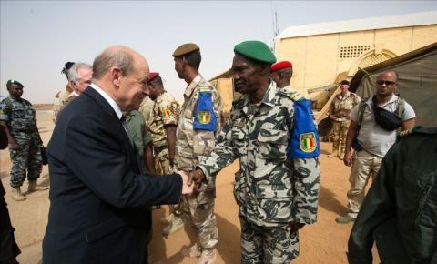 Centrafrique: le ministre français de la défense souhaite une bonne coopération entre les soldats français et africains