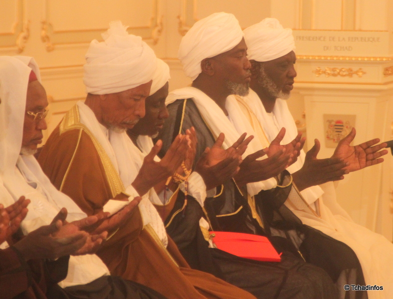 Eid el Fitr : le Cheihk Ahmat Annour Mahamat Alhilou invite les fous de Boko Haram à revenir à la raison