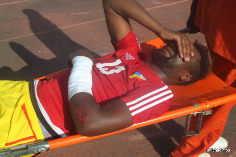 Le milieu tchadien Rodrigue Ndoram s’est fracturé le bras lors du match Tchad – Egypte