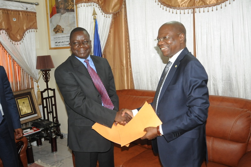 Tchad : passation de service entre le nouveau premier ministre Pahimi PADACKE Albert et son prédécesseur KALZEUBE Pahimi Deubet