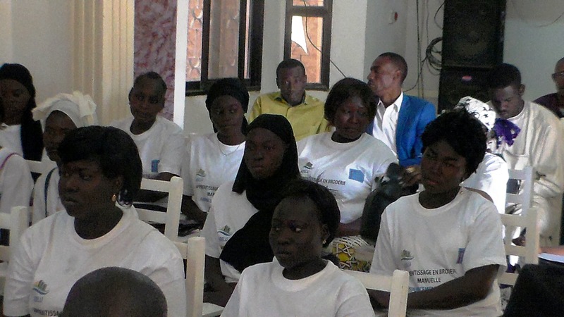 Formation : L’ADJIL et le FONAP forment les jeunes femmes en broderie manuelle