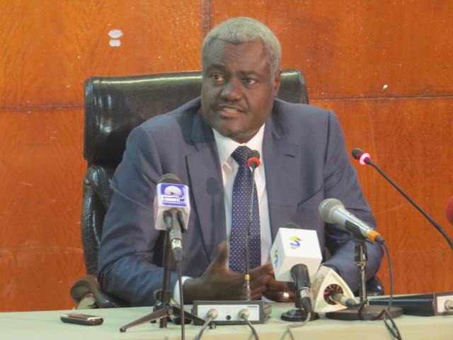 UA : Moussa Faki Mahamat félicite Macky Sall et annonce une réunion le 18 mars pour la Centrafrique