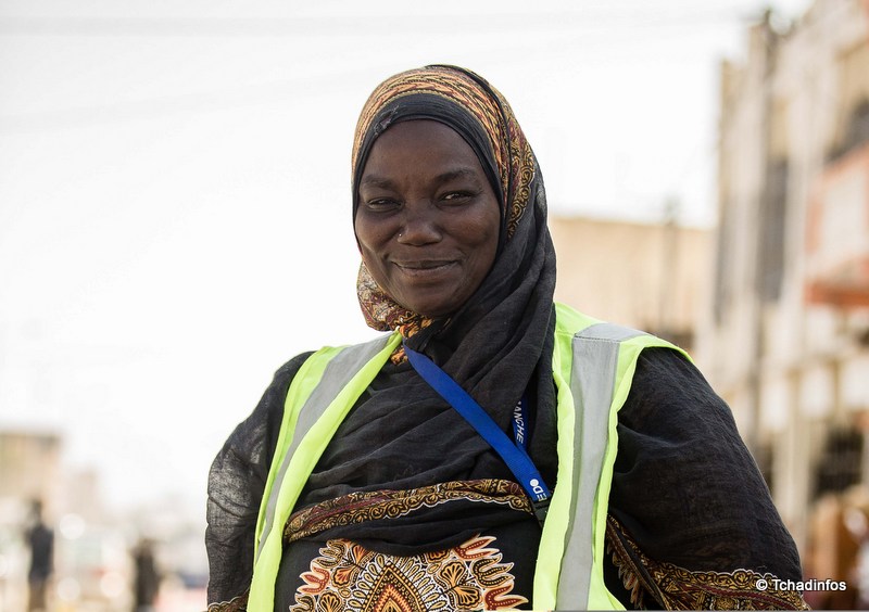 Human of N’Djamena : Mme Aïcha, une femme balayeuse et battante