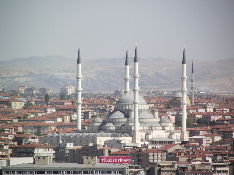 Ankara n’abandonne pas son projet de fermeture des écoles turques dans le monde