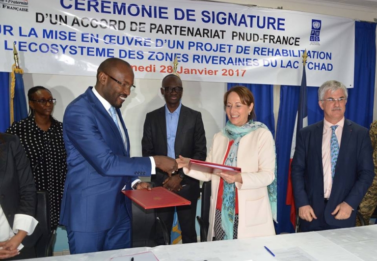 Une convention entre le Tchad et la France pour la réhabilitation et la restauration de l’écosystème du Lac Tchad