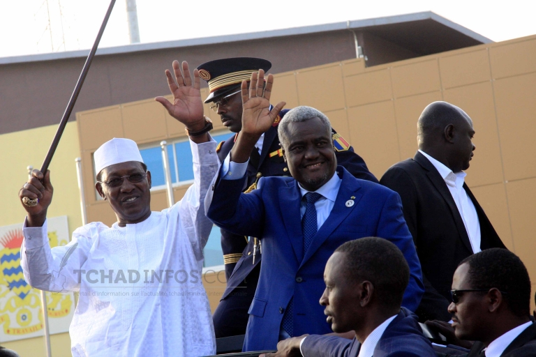 Tchad : Moussa Faki Mahamat reçoit les honneurs de la Nation