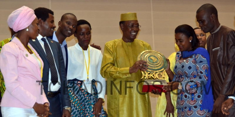La jeunesse africaine distingue le président Idriss Déby pour son combat pour la paix et la sécurité en Afrique