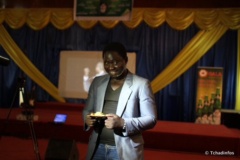 Iyalat: l’humoriste Kartsym reçoit une distinction d’honneur à Niamey