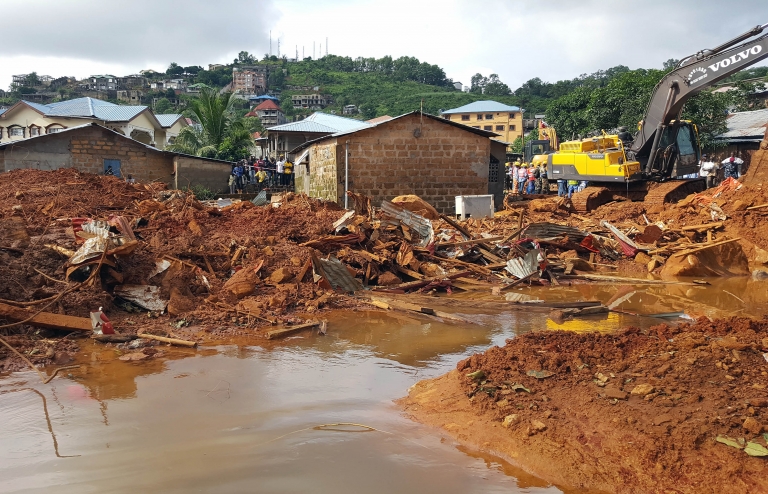 Sierra Leone: Le bilan s’alourdit à plus de 331 morts dans la coulée de boue dévastatrice