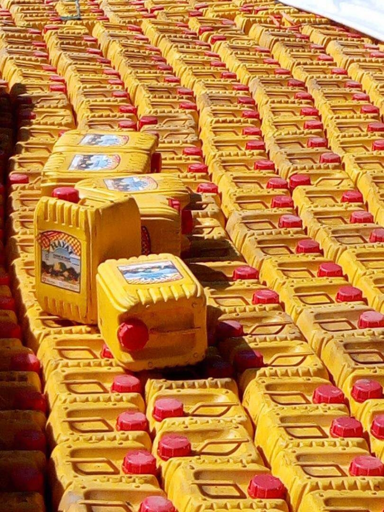 Economie : Sept camions remplis de bidons d’huile bloqués à Diffa au Niger