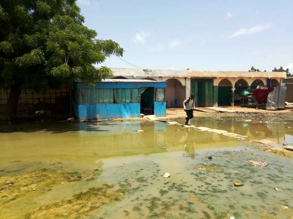 Société : une partie du quartier Habbena inondée suite au débordement d’un bassin de rétention