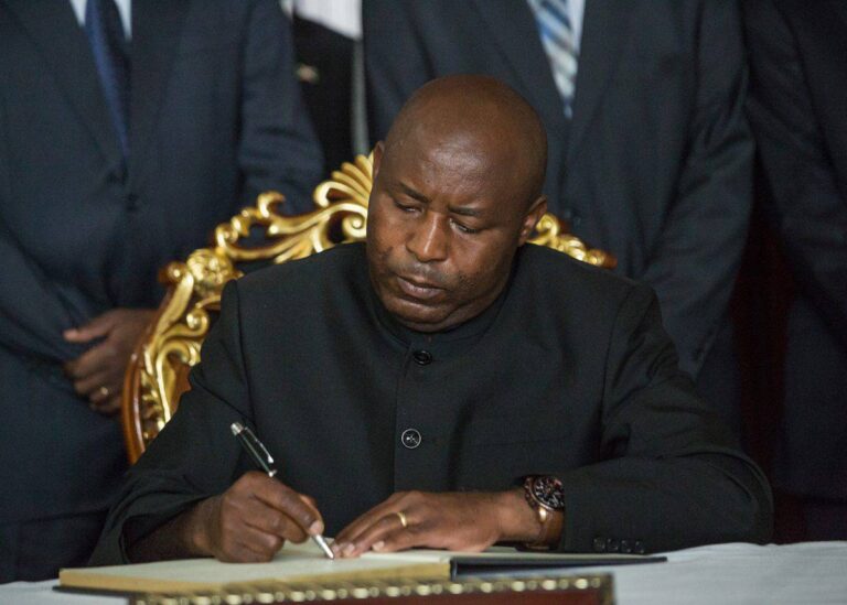 Burundi : le président élu Évariste Ndayishimiye a prêté serment