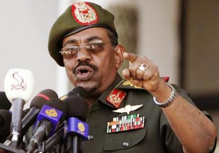 Soudan : l’ex-président El-Béchir comparaît devant un tribunal