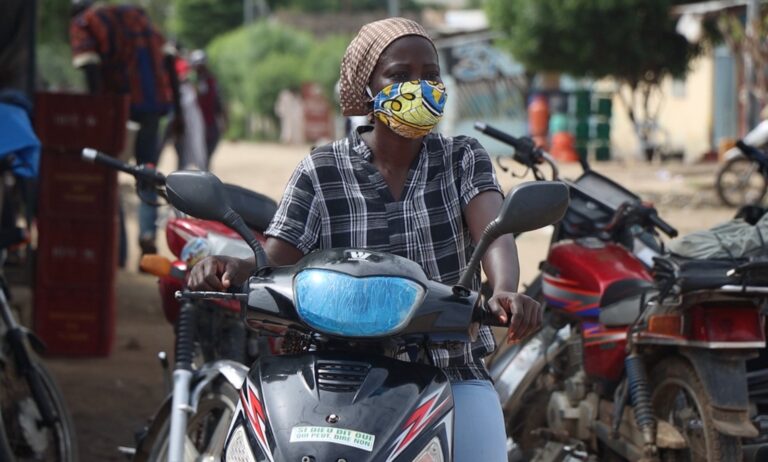 Tchad :  Françoise Diddy, la femme au volant de moto-taxi