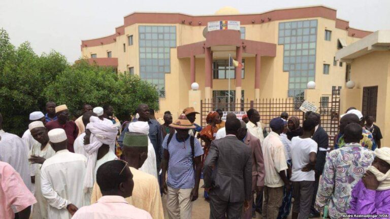 Tchad: 10 jours accordés aux fonctionnaires de l’État pour se mettre en règle