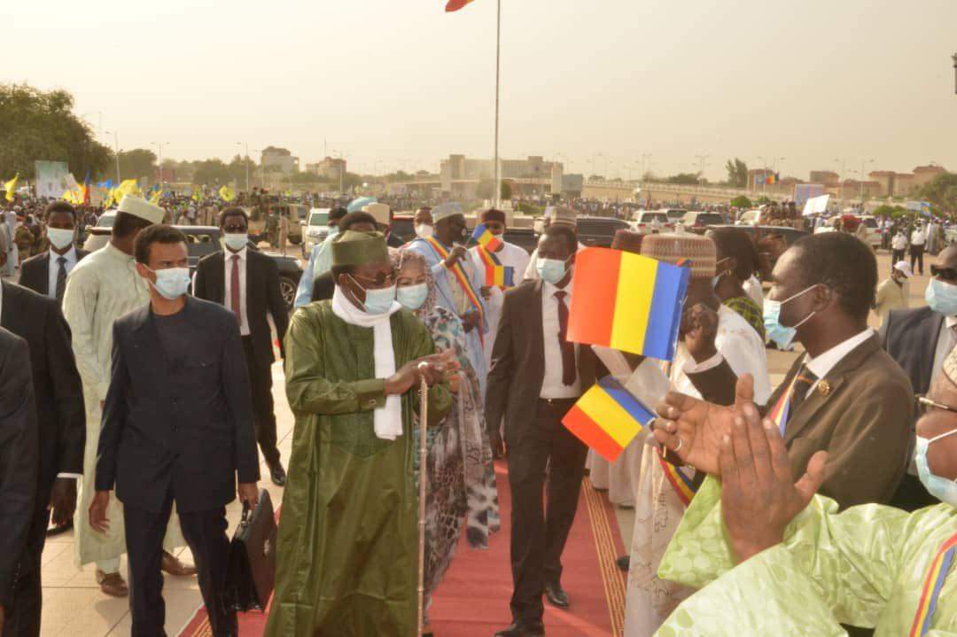 Tchad : Idriss Deby Itno échange avec les habitants de N’Djamena