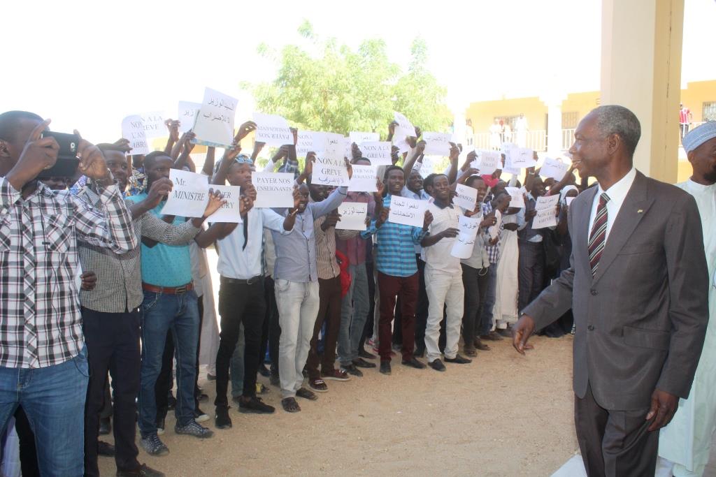 Tchad : les étudiants de l’INSTA accueillent le ministre Houdeingar avec un sit-in