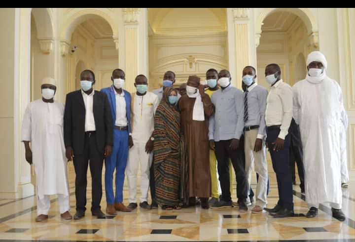 Tchad: Idriss Deby Itno a reçu les responsables de deux plateformes de diplômés sans emploi