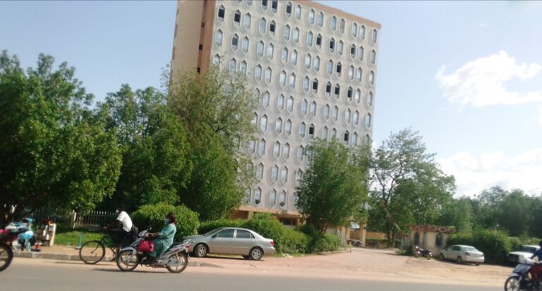 Tchad : pas de rampes, pas d’ascenseurs, les personnes à mobilité réduite souffrent