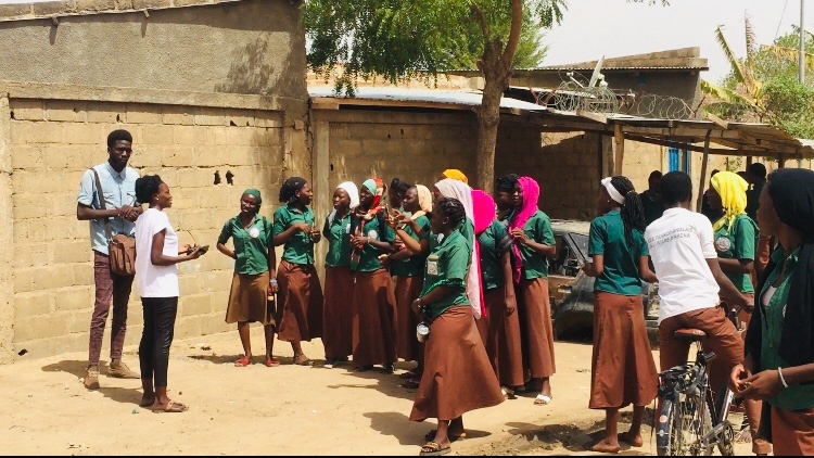 Culture : de la scène à la rue, le slam tchadien se crée une nouvelle piste