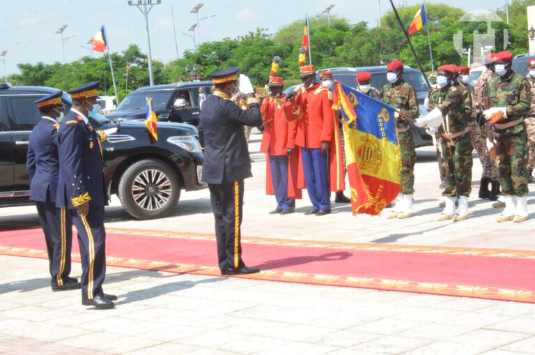 Tchad: Idriss Deby Itno vient d’arriver au palais de la Démocratie