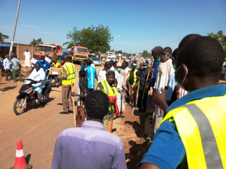 Tchad : l’association “Santé pour tous” donne un coup de balai sur l’avenue Yoadimnadji