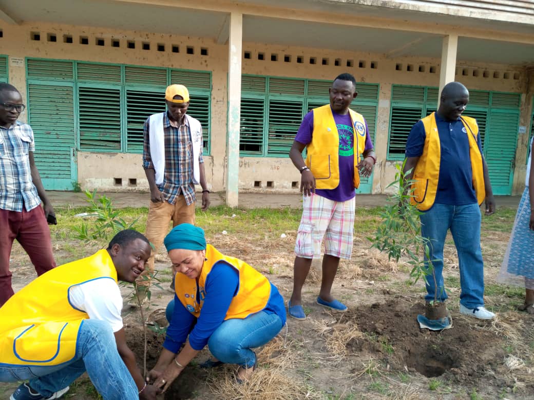 World day clean  : Lions Clubs plante 300 arbres  au lycée Félix Éboué