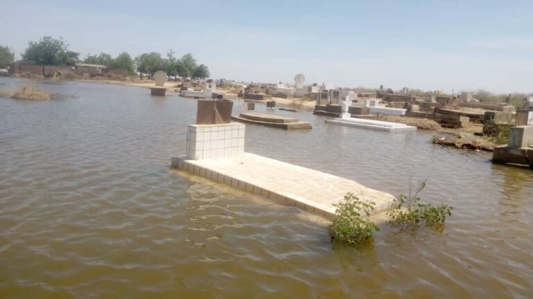 Montée des eaux : l’ancien cimetière de Ngonba inondé