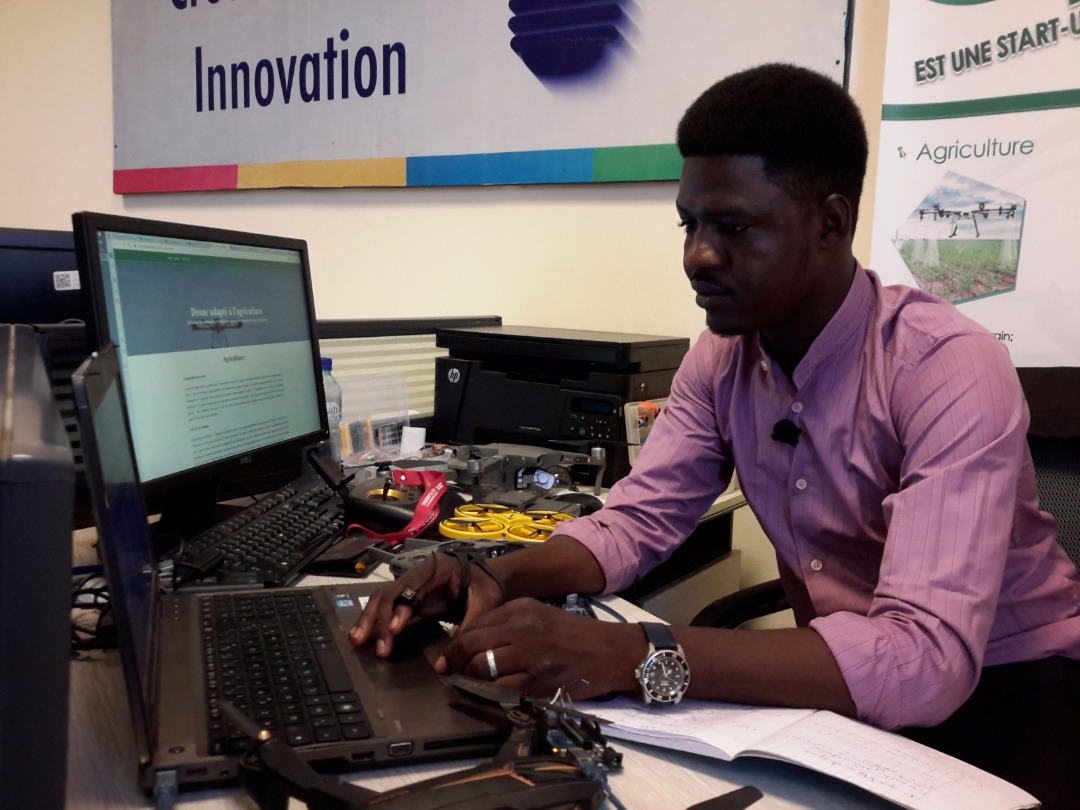 Entrepreneuriat : Mahamat Issa Abakar, promoteur de Drone-Tech Africa gagne 3 prix au concours organisé par 2IE