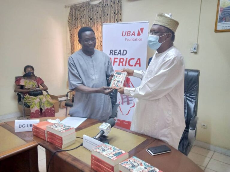 Tchad : UBA fait un don de livres au ministère de l’Education nationale