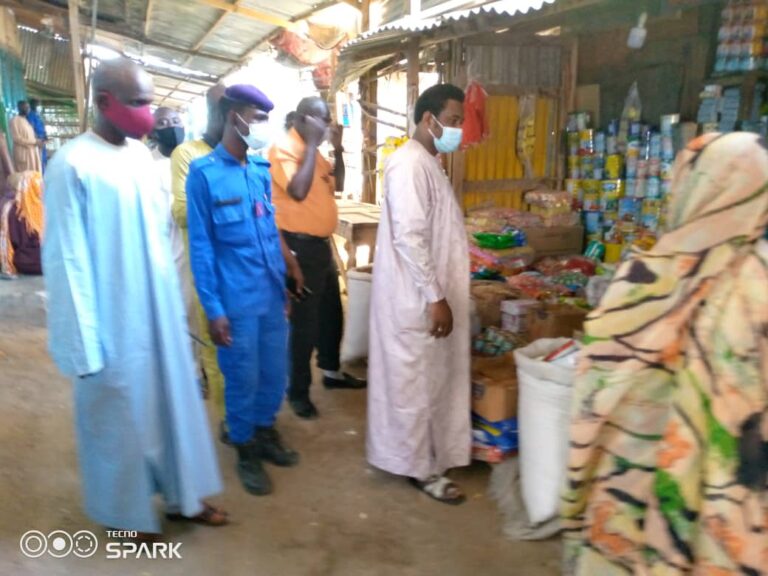 Tchad : les agents de la mairie imposent le respect des mesures barrières au marché à mil