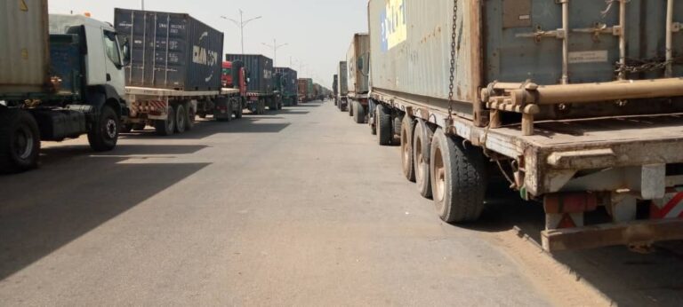 Tchad : Des opérateurs économiques mécontents garent leurs conteneurs à Nguéli