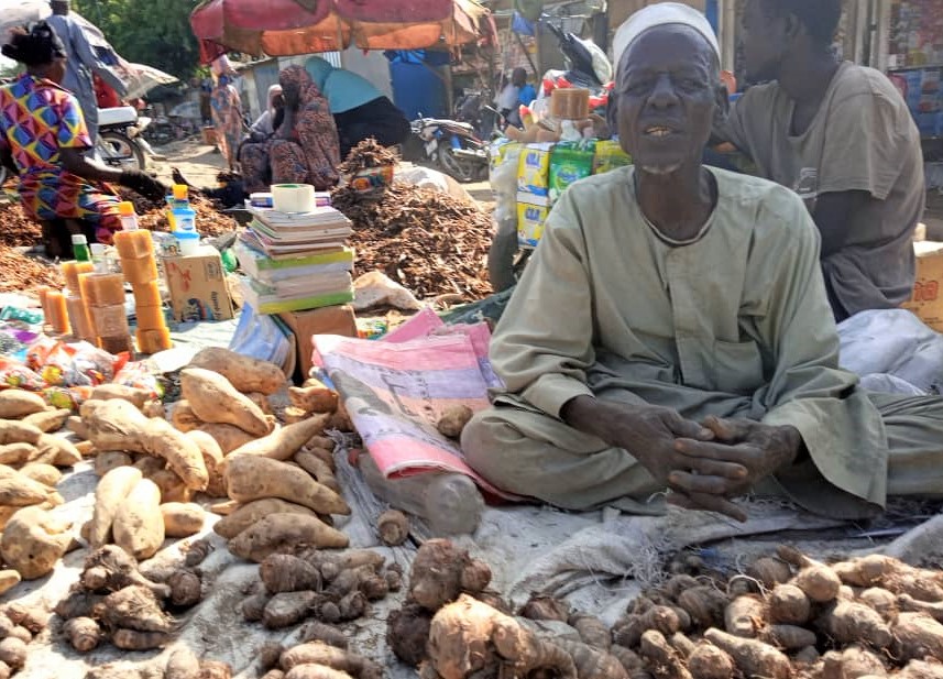 Confinement : ” je ne peux pas rester à la maison alors que j’ai des enfants à nourrir”, Ahmad, commerçant