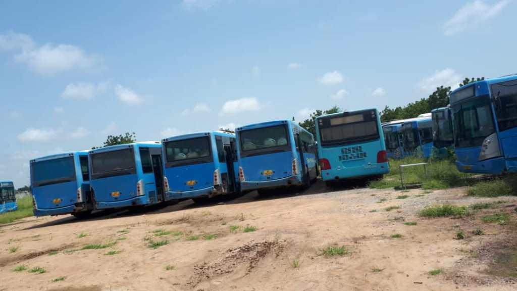Transport des étudiants : faute de carburant, les bus du CNOU sont garés