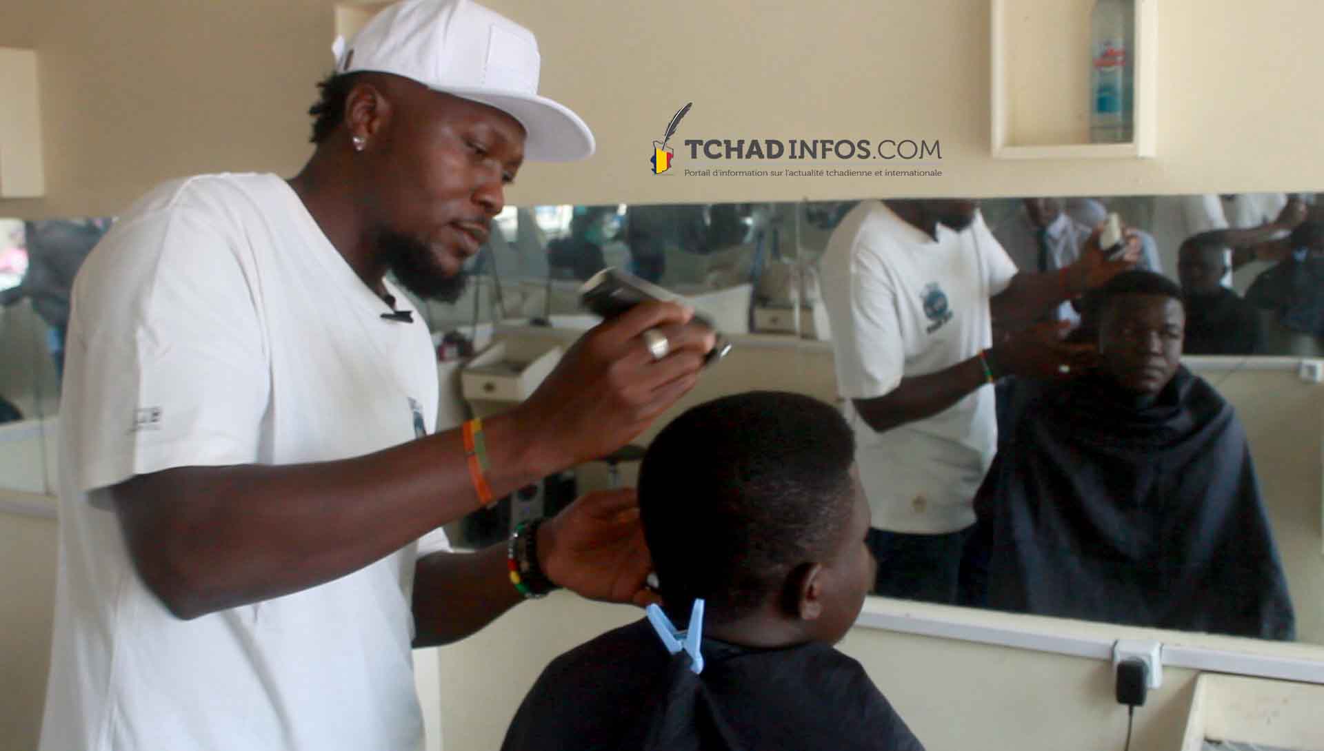VIDEO. Société : à N’Djamena, des coiffeurs malgré eux