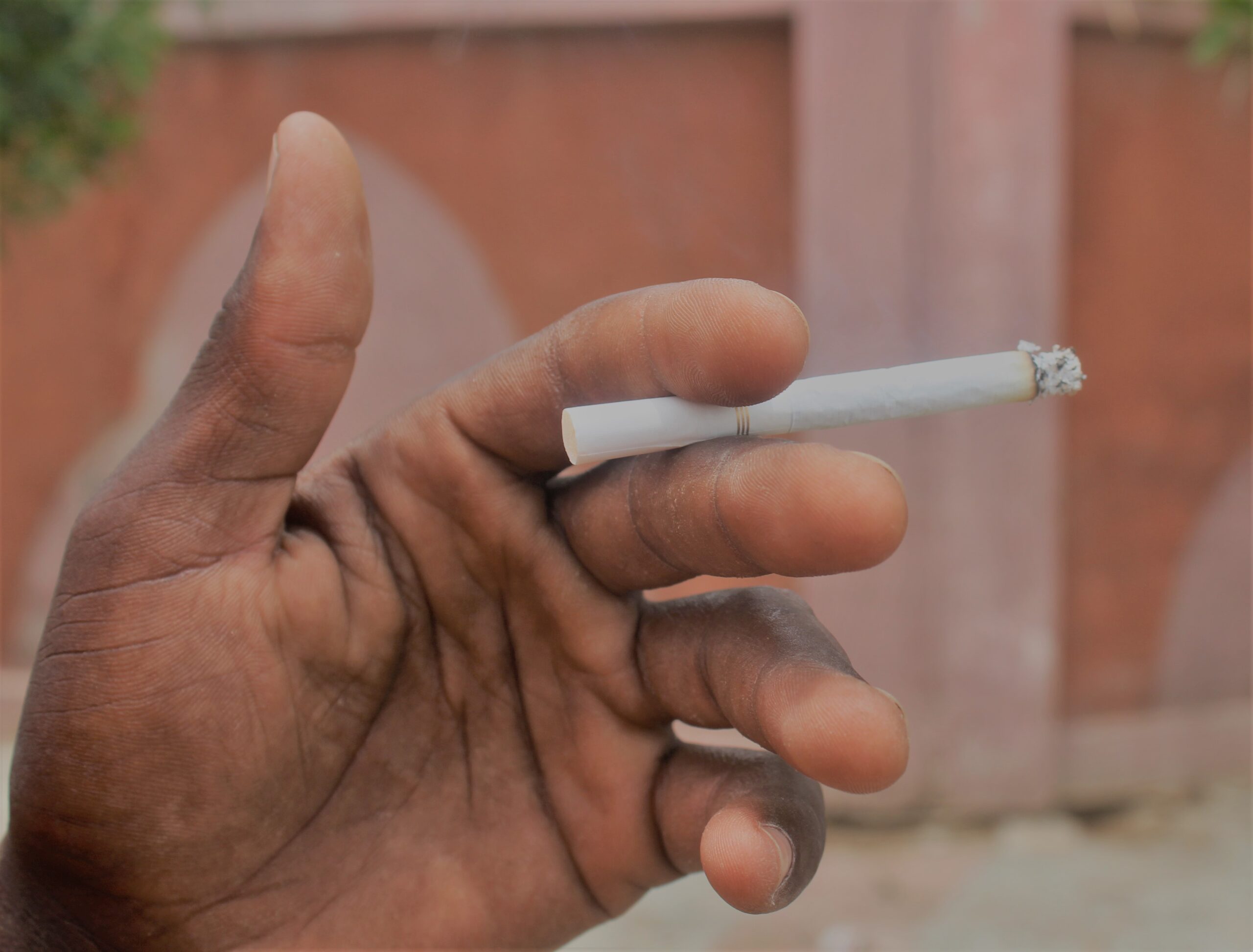 Lutte antitabac : 15 jours de prison, 30 000 francs, ce que vous encourez en fumant dans les lieux publics