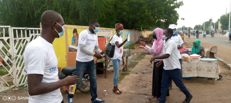 Tchad: un groupe de volontaires apporte son aide aux candidats au bac