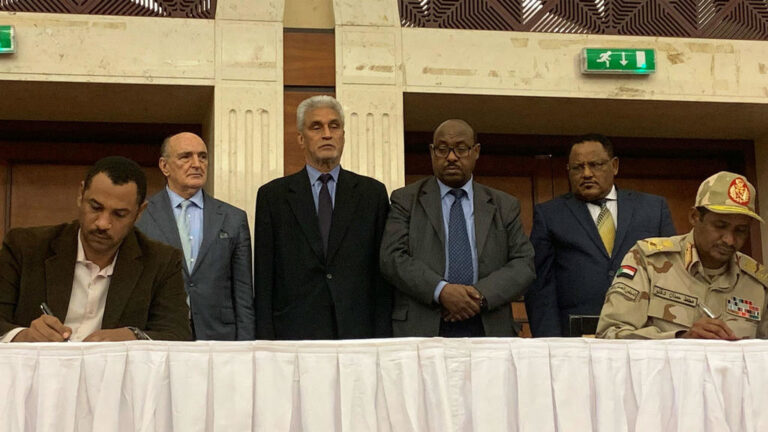 Soudan: enfin un accord  trouvé entre militaires et chefs de la contestation