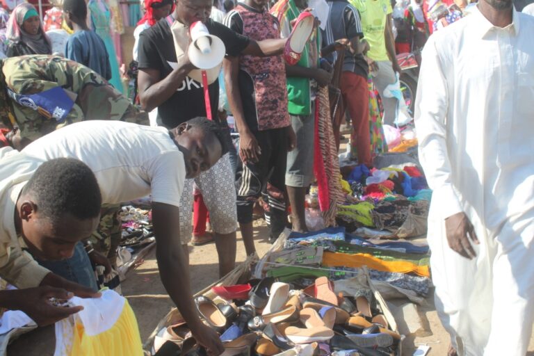 Fête de Ramadan : des vendeurs ambulants de circonstance envahissent les marchés