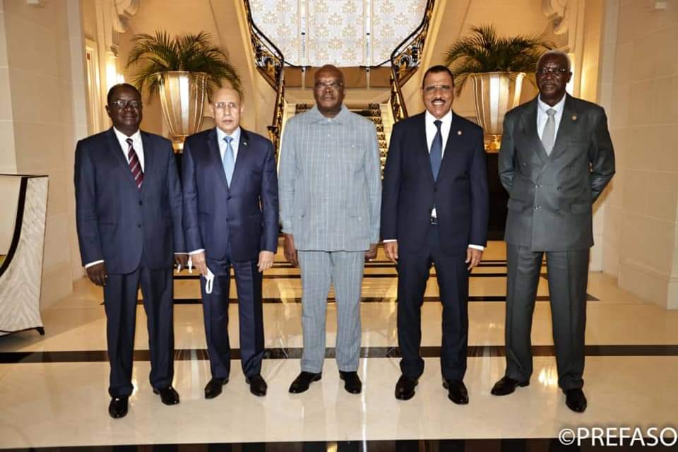 Les chefs d’État et de gouvernement du G5 Sahel tiennent un mini-sommet à Paris