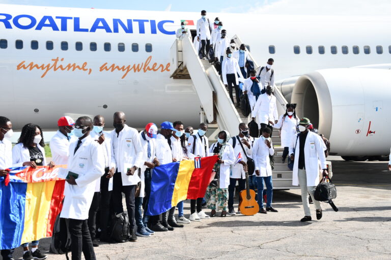 143 médecins tchadiens formés à Cuba de retour au pays