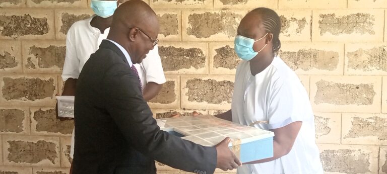 Tchad : la Fondation Théos fait un don d’équipements médicaux au CHU « Le Bon Samaritain »