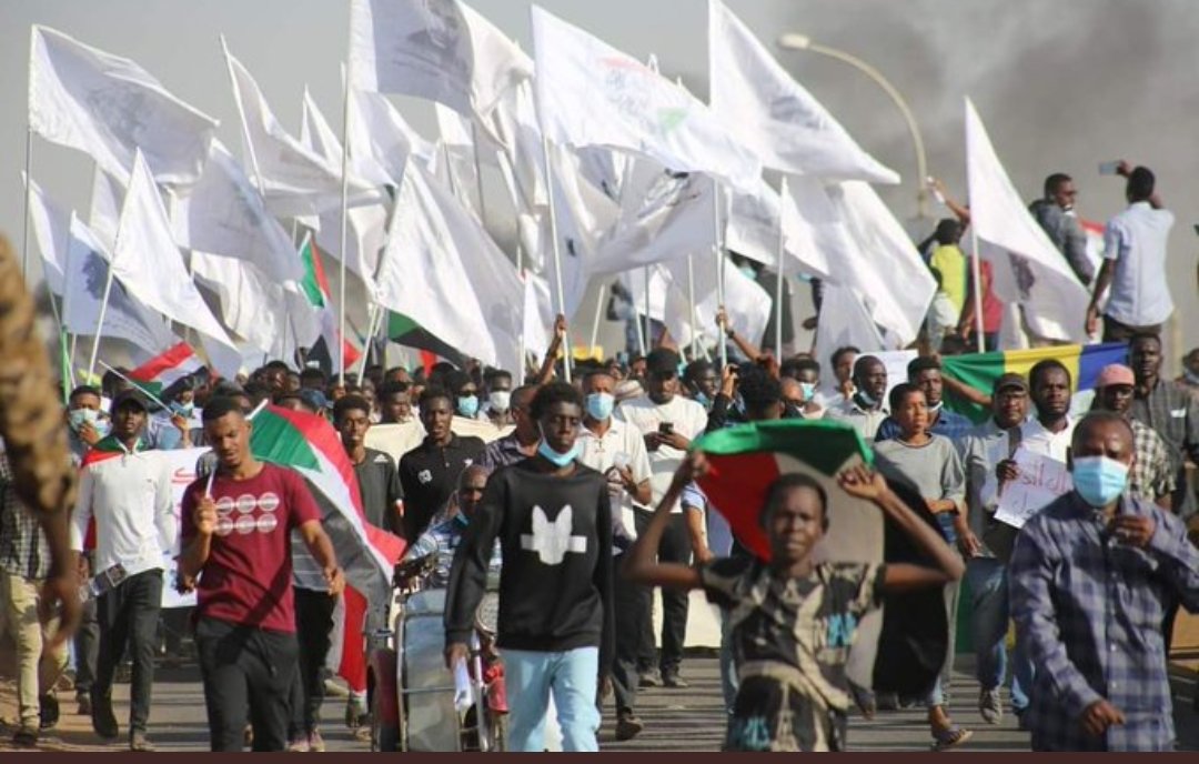السودان: مواكب من المتظاهرين تقترب من الأبواب الجنوبية للقصر الجمهوري بالعاصمة الخرطوم