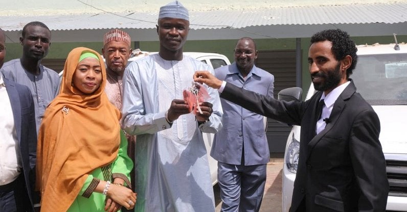 Tchad : Le Président fait un don de 3 véhicules au Conseil national de la Jeunesse