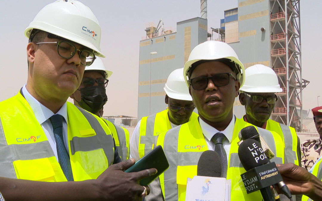 Le ministre de l’Industrie encourage la société CIMAF à produire davantage du ciment et à un coût abordable