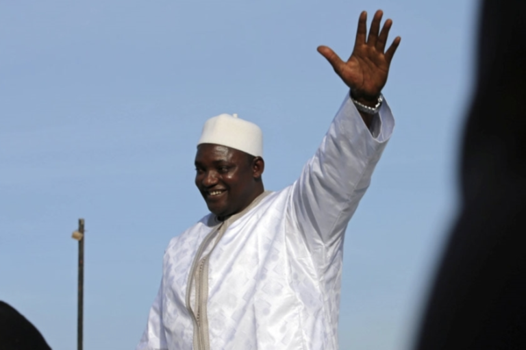 Gambie : Adama Barrow réélu président